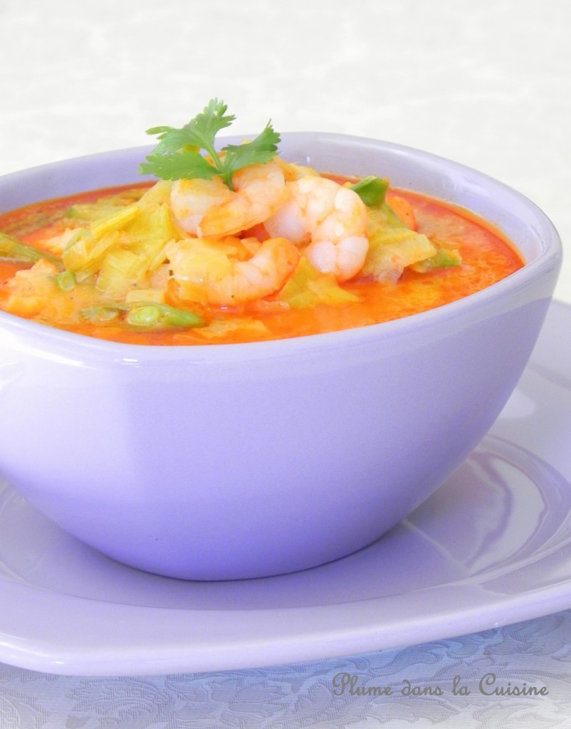 Soupe épicée lait de coco et crevettes