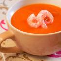 Soupe orientale accompagnée de crevettes